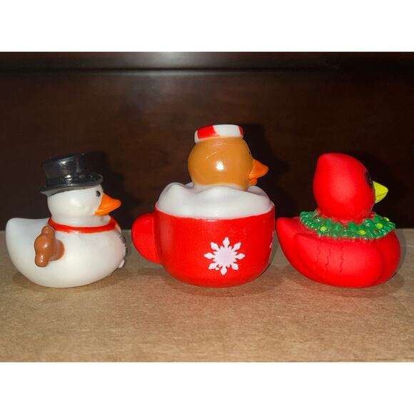 NEW (3) Christmas Snowman Redbird Cup of Cocoa 2" Rubber Ducks Duckies Jeep - Picture 4 of 5